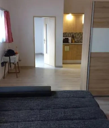 Ubytovani S Parkovanim V Soukromi *