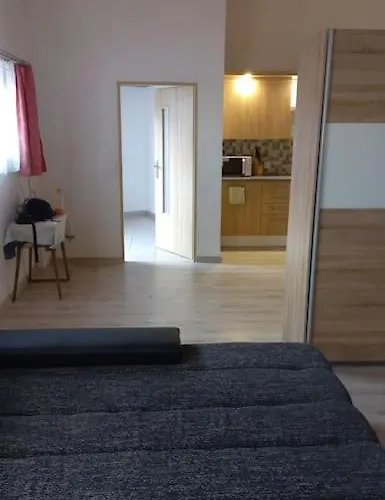 Ubytovani S Parkovanim V Soukromi *